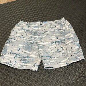 Reel legends fish pattern cargo style shorts. size XL. grayish blue